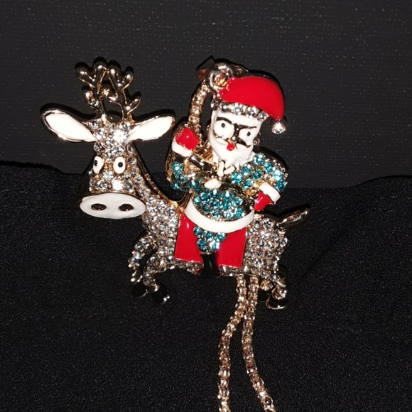 CRYSTAL SANTA NECKLACE - Picture 1 of 5